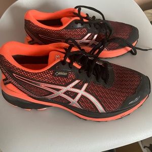 Ladies size 6 ASICS runners